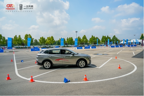 【汽车运动会】悦享美好 奔腾t90汽车运动会燃擎开战1835.jpg