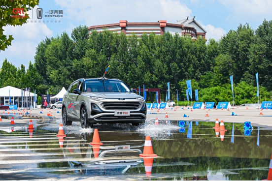 【汽车运动会】悦享美好 奔腾t90汽车运动会燃擎开战974.jpg