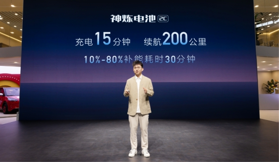 【新闻稿】售价7.98-10.98万元,五菱星光共创版双车震撼上市!1020.j